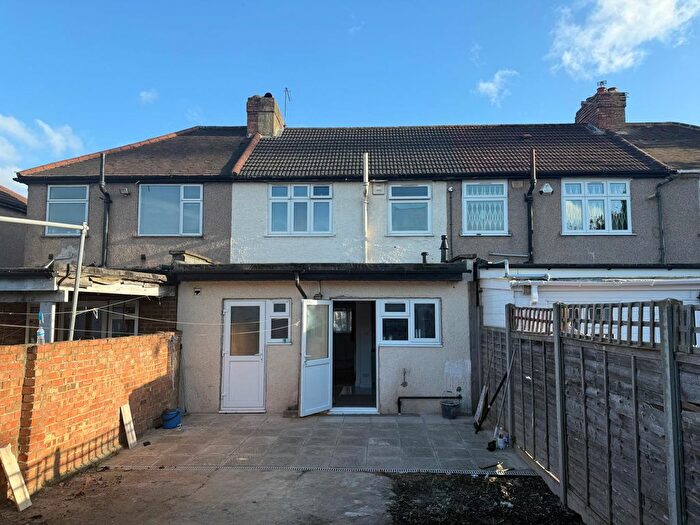 3 Bedroom Terraced House To Rent In Beatrice Road, Southall, UB1