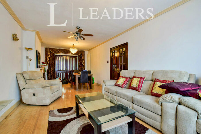 3 Bedroom Semi-Detached House To Rent In Kirkmanshulme Lane, Manchester, M12