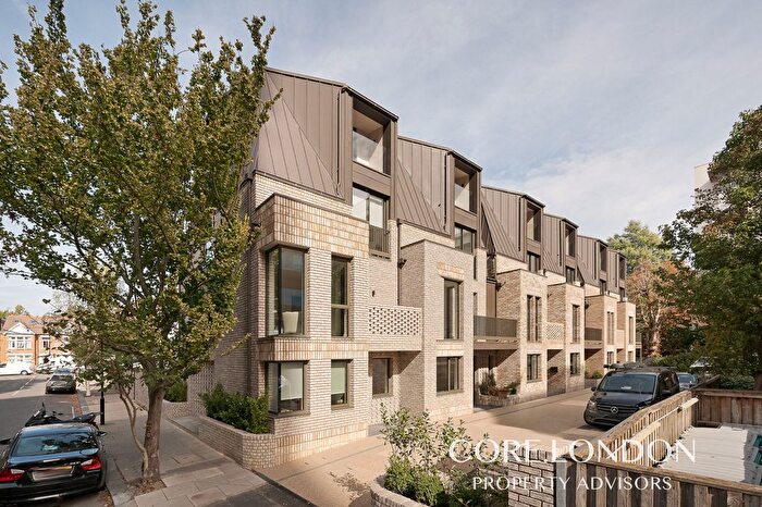 5 Bedroom Semi-Detached House For Sale In Clubhouse Residences, Ealing, W5