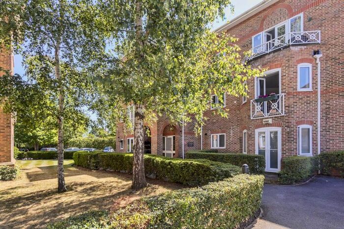 1 Bedroom Flat To Rent In Trematon Place, Teddington, TW11