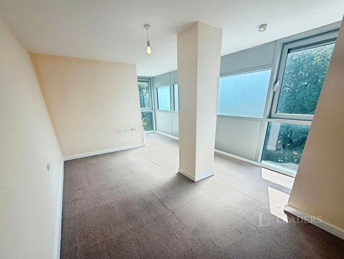 2 Bedroom Flat To Rent In Bramall Lane, Sheffield, S2