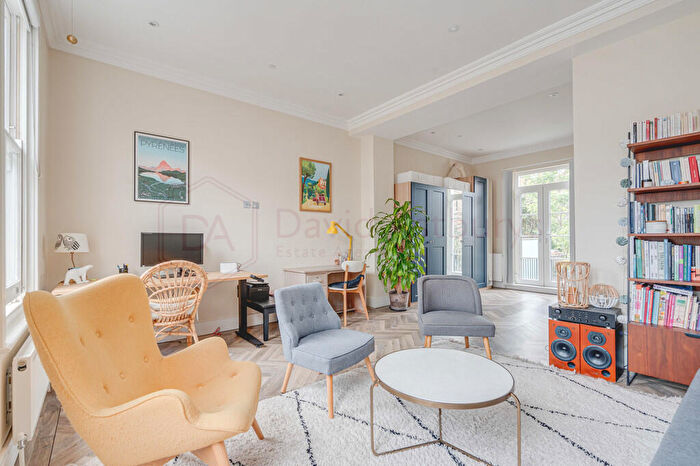 4 Bedroom Town House To Rent In Torriano Avenue, Kentish Town, London, NW5