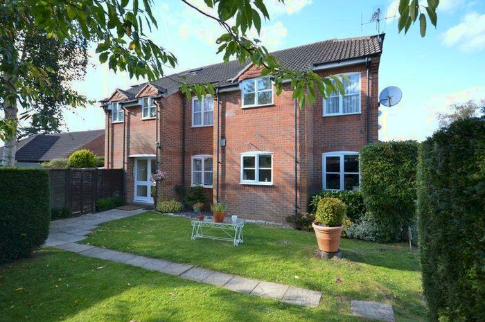 1 Bedroom Ground Flat To Rent In Beacon Hill Road, Hindhead, GU26