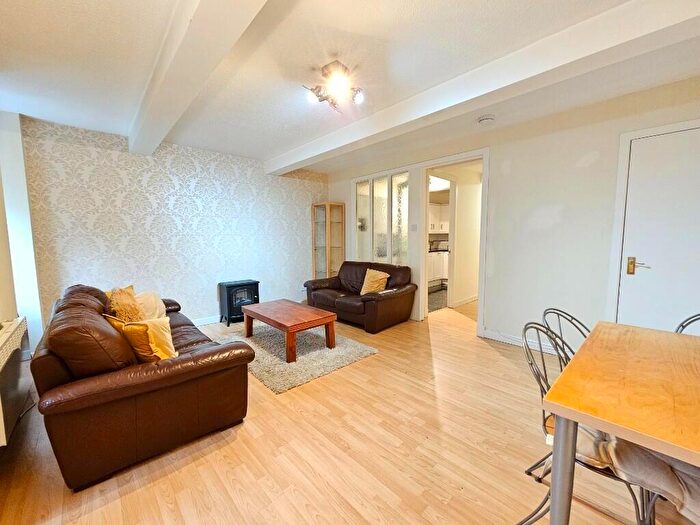 2 Bedroom Flat To Rent In Dorset Square, Glasgow, G3