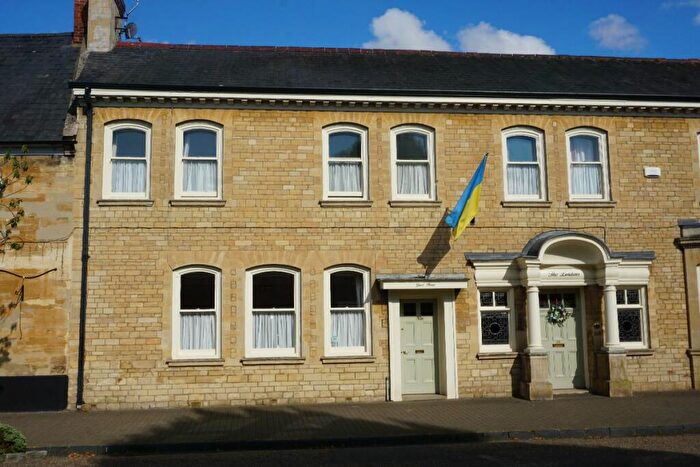 4 Bedroom Terraced House To Rent In High Street, Olney, MK46