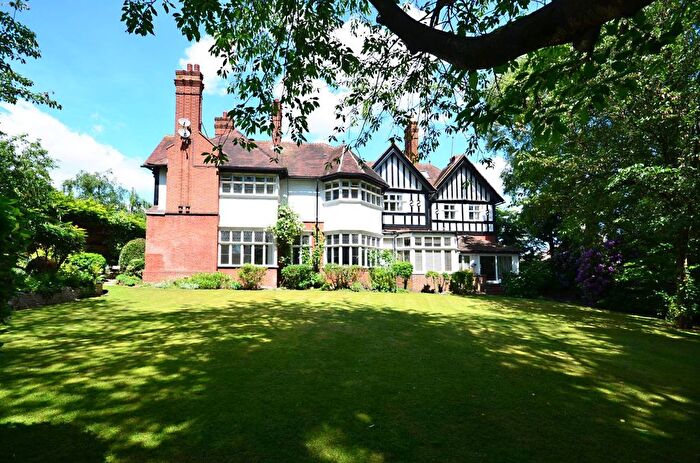 2 Bedroom Flat To Rent In Sandy Lane, Woking, GU22