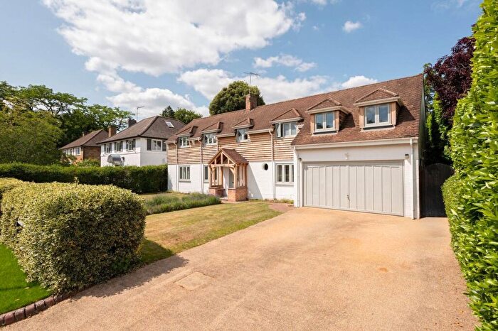 5 Bedroom Detached House For Sale In Northfield Place, Weybridge, KT13