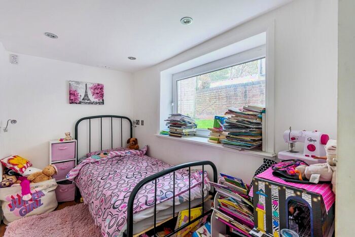 2 Bedroom Apartment To Rent In Luxor Street London, SE5