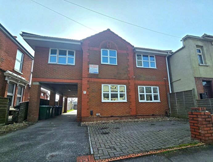 1 Bedroom Flat To Rent In Waterloo Road, Freemantle, SO15