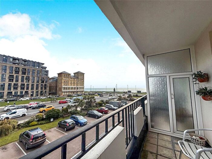 3 Bedroom Flat To Rent In Grand Avenue, Hove, East Sussex, BN3