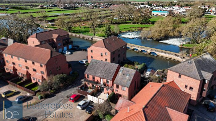 3 Bedroom Semi Detached House For Sale In Coopers Yard, Newark, NG24