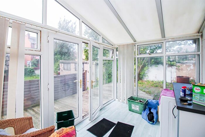 3 Bedroom End Terrace House For Sale In Hawthorne Terrace, Wakefield, WF2