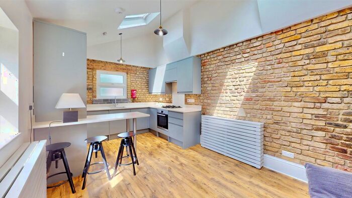 3 Bedroom Flat To Rent In Hoe Street, Walthamstow, London, E17