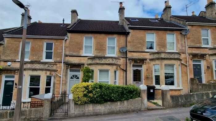 3 Bedroom House To Rent In Lyme Gardens, Bath, BA1