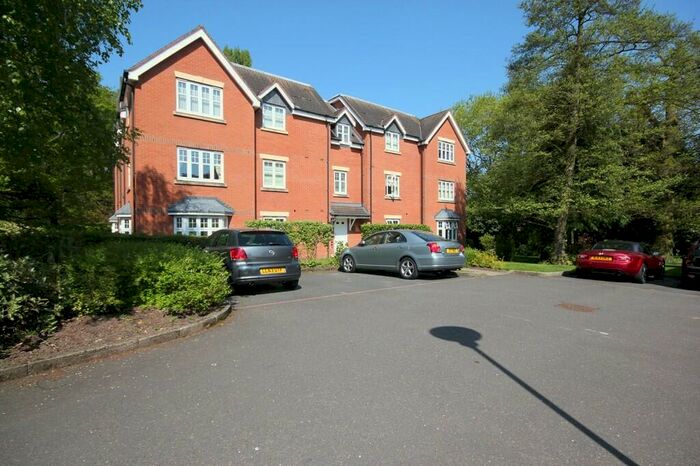 2 Bedroom Flat To Rent In Chancel Court, Solihull, B91