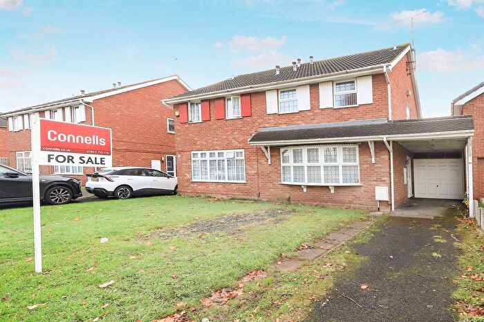 3 Bedroom Semi Detached House For Sale In Farndale Avenue, Whitmore Reans, Wolverhampton, WV6