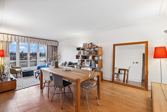 2 Bedroom Flat For Sale In Consort Court, Wrights Lane, W8