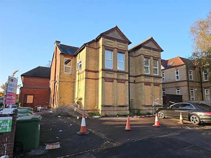 24 Bedroom Detached House For Sale In Shirley Avenue, Southampton, SO15