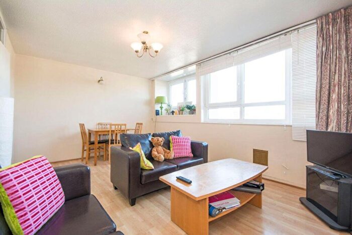3 Bedroom Flat To Rent In Yelverton Road, London, SW11