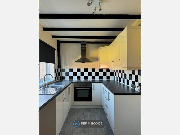 4 Bedroom Semi-Detached House To Rent In Monkhill Drive, Pontefract, WF8