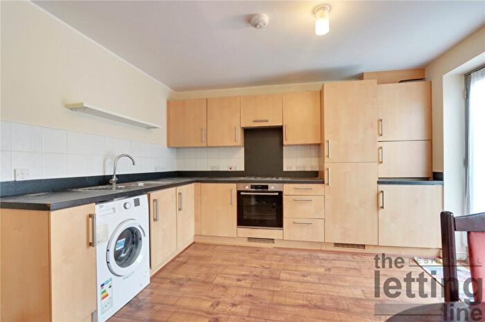 4 Bedroom Semi-Detached House To Rent In Millicent Grove, Palmers Green, London, N13