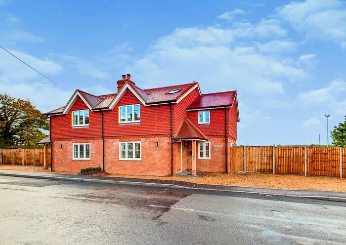 3 Bedroom Semi-Detached House For Sale In Dunsfold Road, Alfold, Cranleigh, GU6