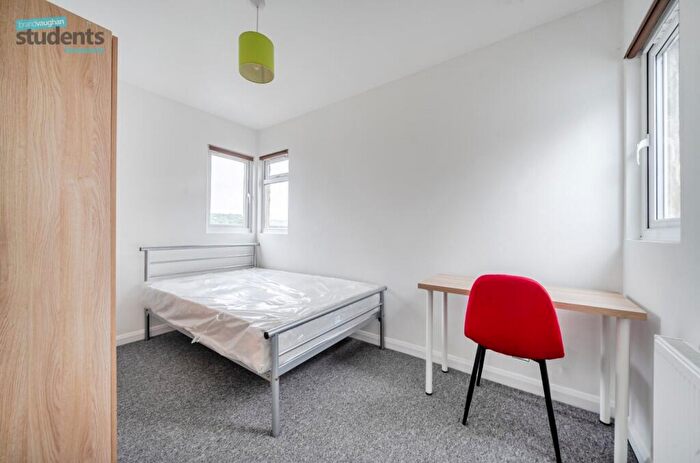 1 Bedroom Detached House To Rent In Bevendean Crescent, Brighton, East Sussex, BN2