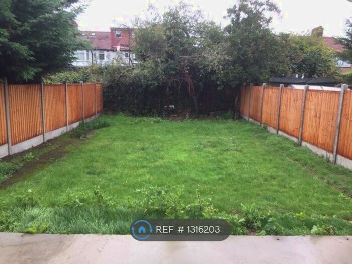 4 Bedroom End Of Terrace House To Rent In Launceston Road, Perivale, Greenford UB6