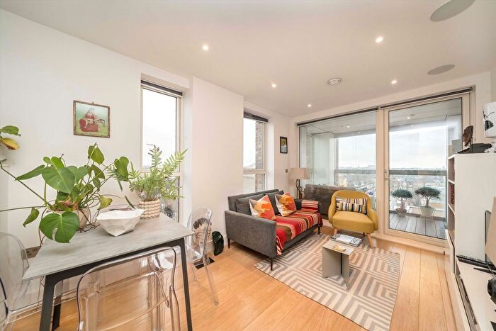 2 Bedroom Flat To Rent In Stockwell Park Walk, Brixton, SW9