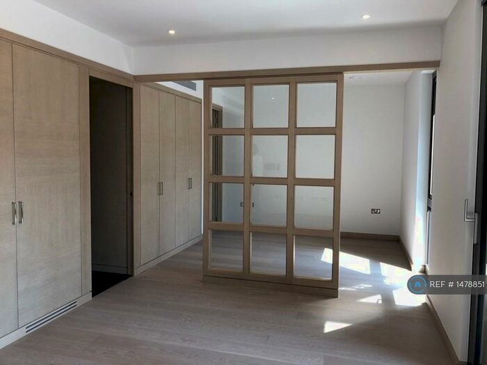 Studio To Rent In Embassy Gardens, London, SW11