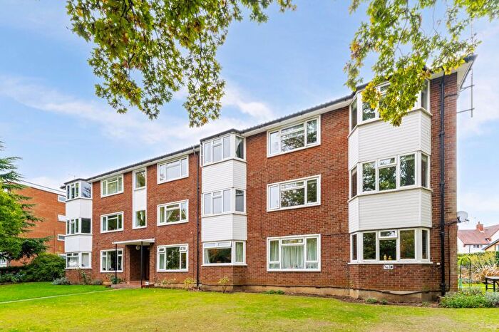 2 Bedroom Flat For Sale In Lower Ham Road, Kingston Upon Thames, KT2