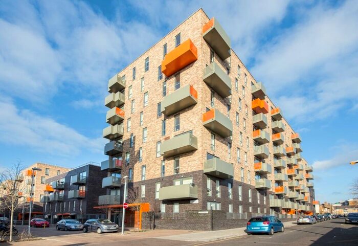 2 Bedroom Flat To Rent In Killick Way, Stepney Green, London, E1