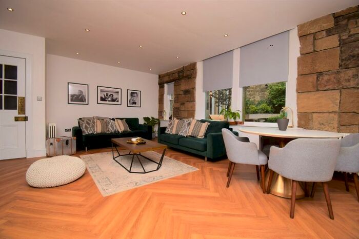 3 Bedroom Mews To Rent In Cleveden Crescent Lane, Kelvinside, Glasgow, G12