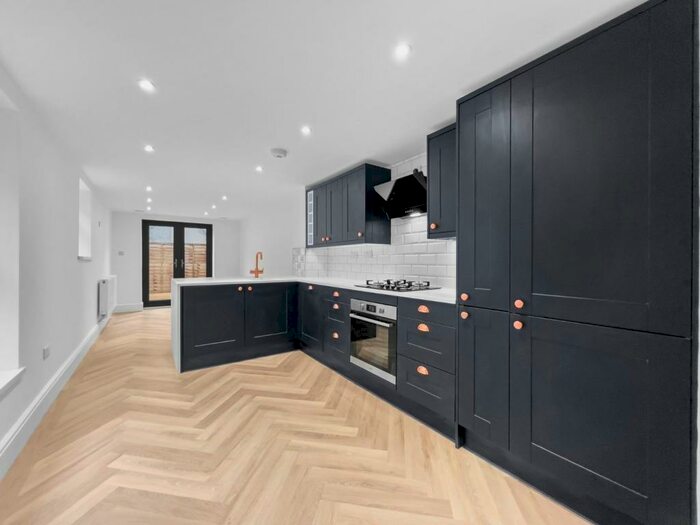 3 Bedroom Terraced House To Rent In Alfred Street, Cardiff, CF24