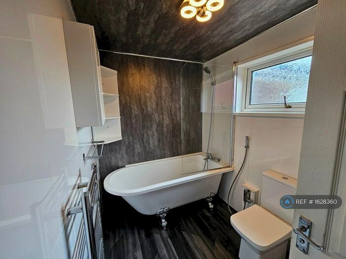 3 Bedroom Semi-Detached House To Rent In Mulberry Walk, Blackburn, BB1