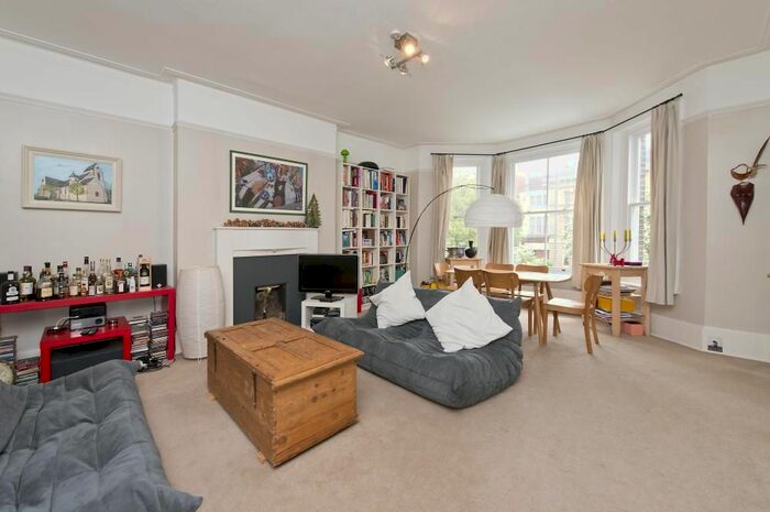 2 Bedroom Flat To Rent In Nightingale Lane, London, SW12