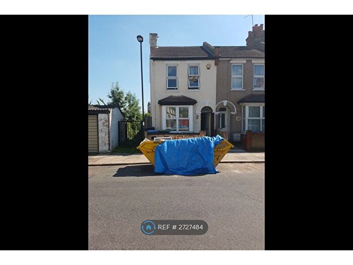 3 Bedroom End Terrace House To Rent In Cross Road, Enfield, EN1