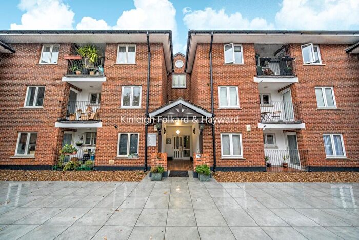 2 Bedroom Flat For Sale In Holden Road, London, N12