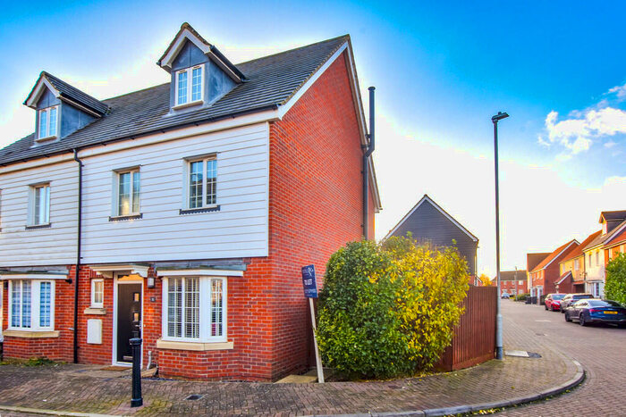 4 Bedroom Semi-Detached House To Rent In Flitch Green, Dunmow, CM6