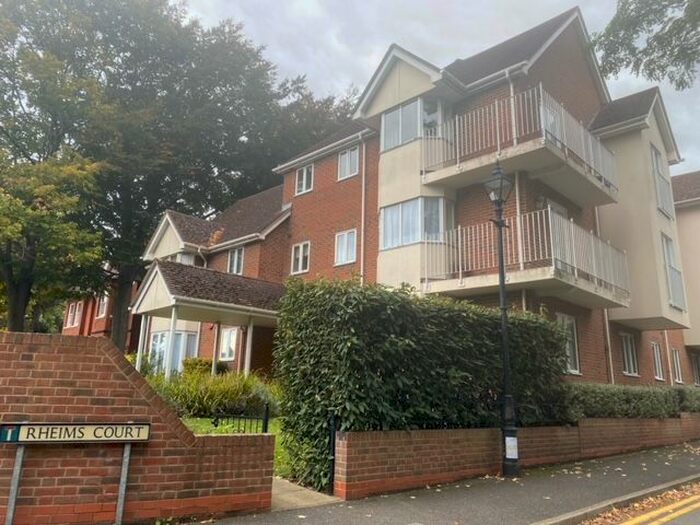 2 Bedroom Flat To Rent In Rheims Court, Canterbury, CT2