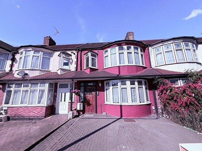 3 Bedroom Maisonette To Rent In North Circular Road, Palmers Green, N13