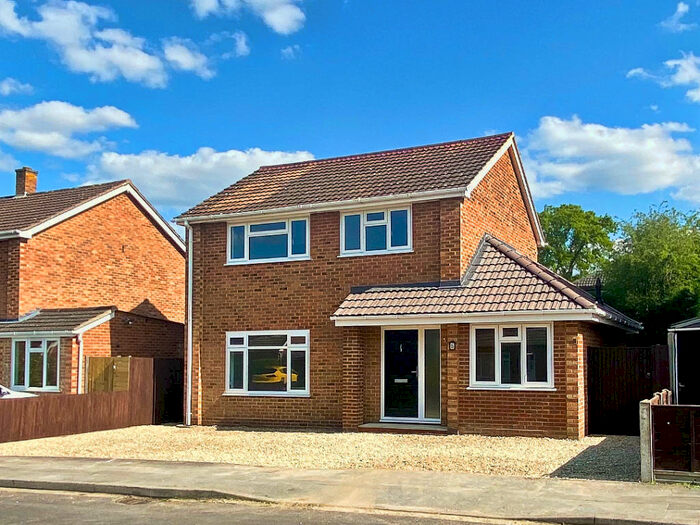 4 Bedroom Detached House To Rent In Haywood Drive, Fleet, GU52