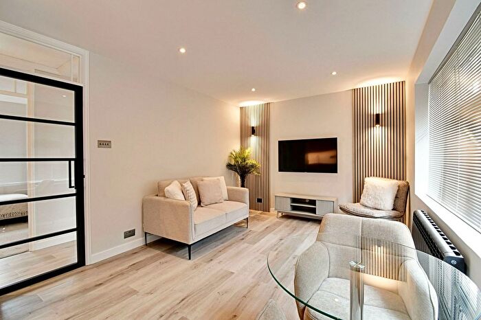 2 Bedroom Maisonette To Rent In Westminster Court, St. Albans, AL1