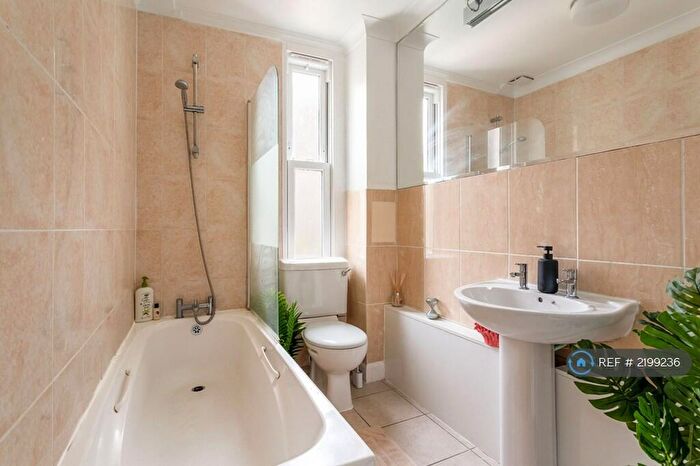 3 Bedroom Flat To Rent In West Street, Brighton, BN1