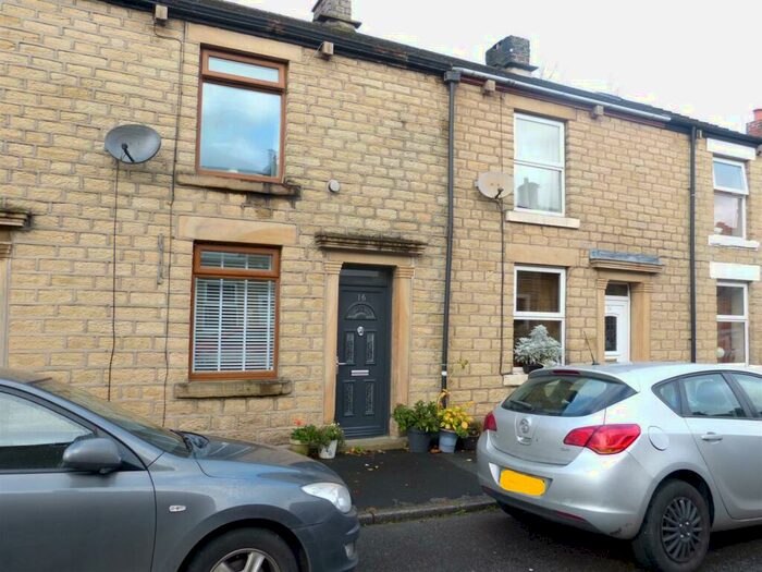 2 Bedroom Terraced House To Rent In King Street, Glossop, SK13