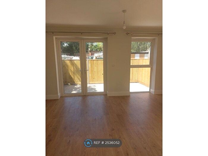 3 Bedroom Flat To Rent In Brighton Road, South Croydon, CR2