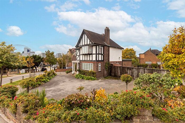 4 Bedroom Detached House For Sale In Barn Hill, Wembley, HA9