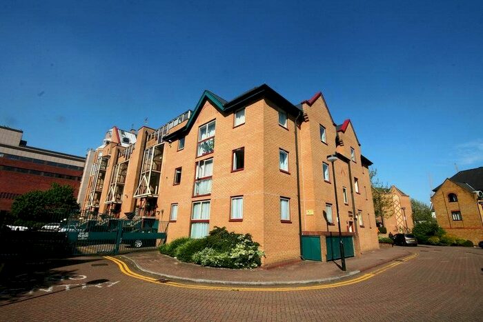 2 Bedroom Flat To Rent In China Court, Asher Way, London, Greater London, E1W
