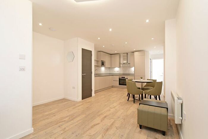 1 Bedroom Flat To Rent In Hexagon Court, Balham, SW12