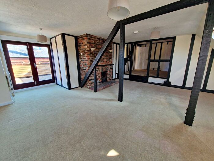 2 Bedroom Flat To Rent In Brook Street, Bishops Waltham, Southampton, SO32